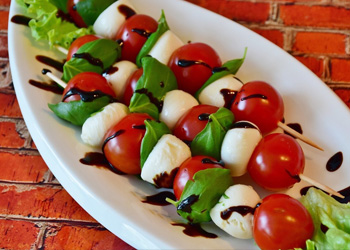 brochetas caprese